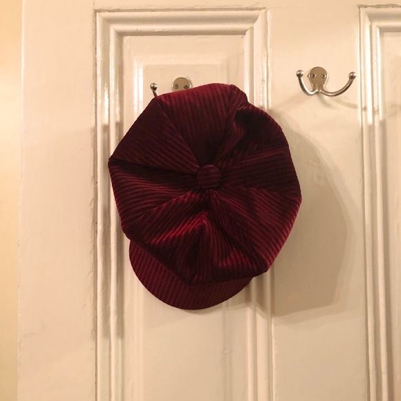Mint condition 70s velvet striped hat | vivid red